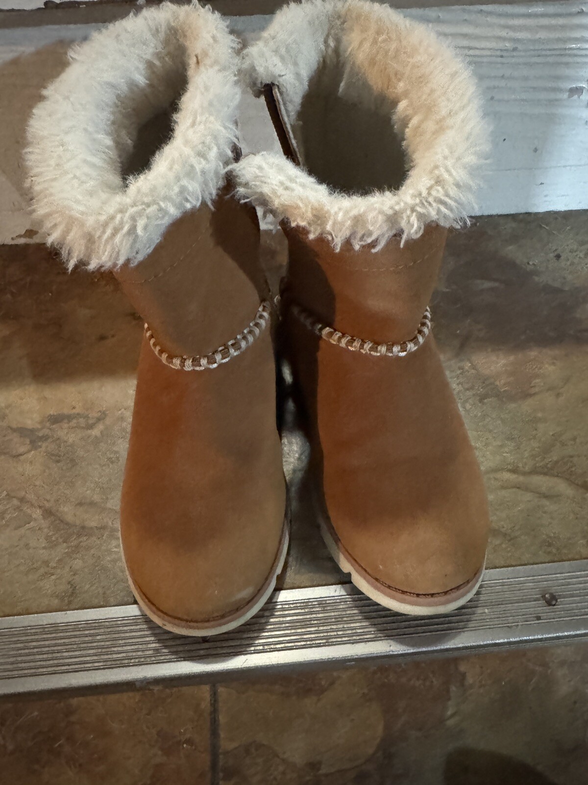 OshKosh B’Gosh Little Girls Boots 11 Quinn Faux Fur Trim Zip Up Tan Stitching