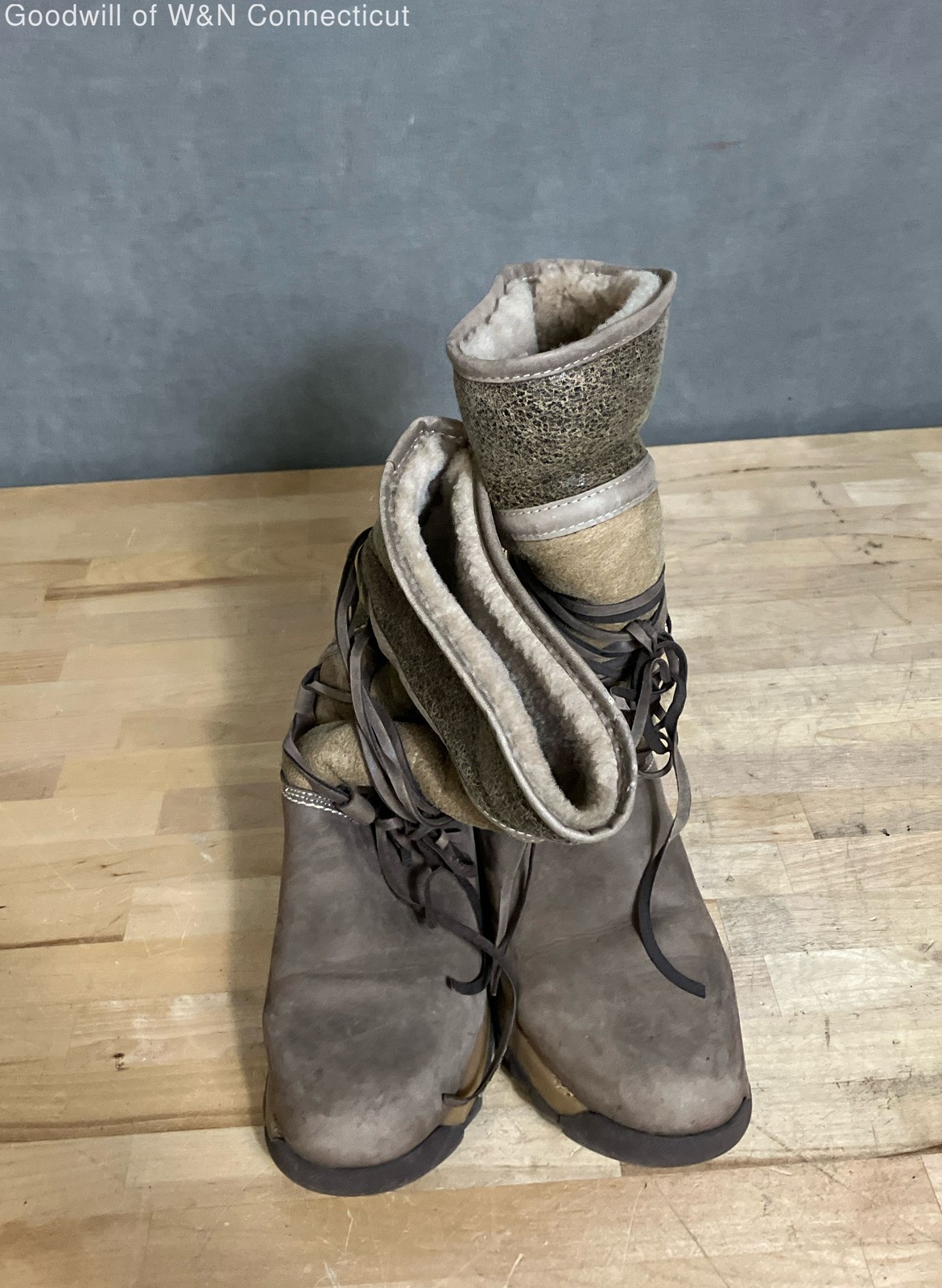 Shearling Blondo Snow Boot Brown Women Boots – US 7.5