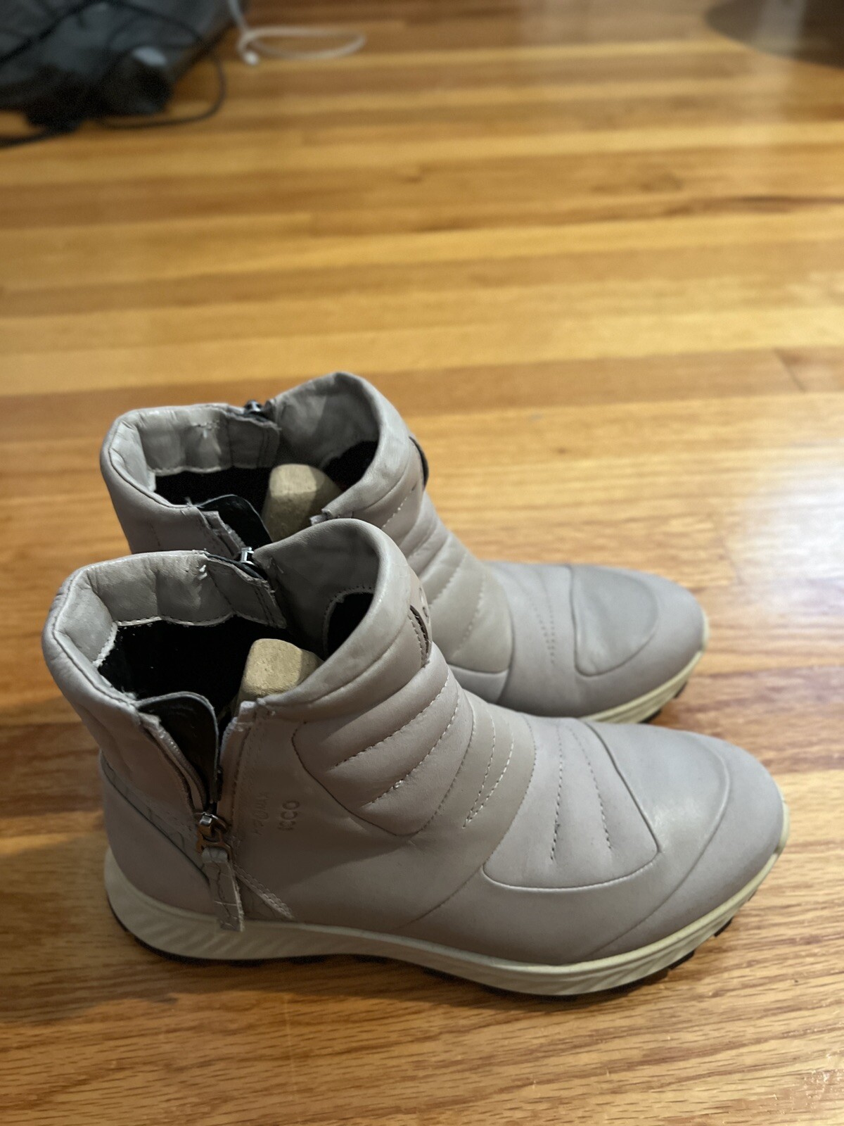 ecco women boots 5.5