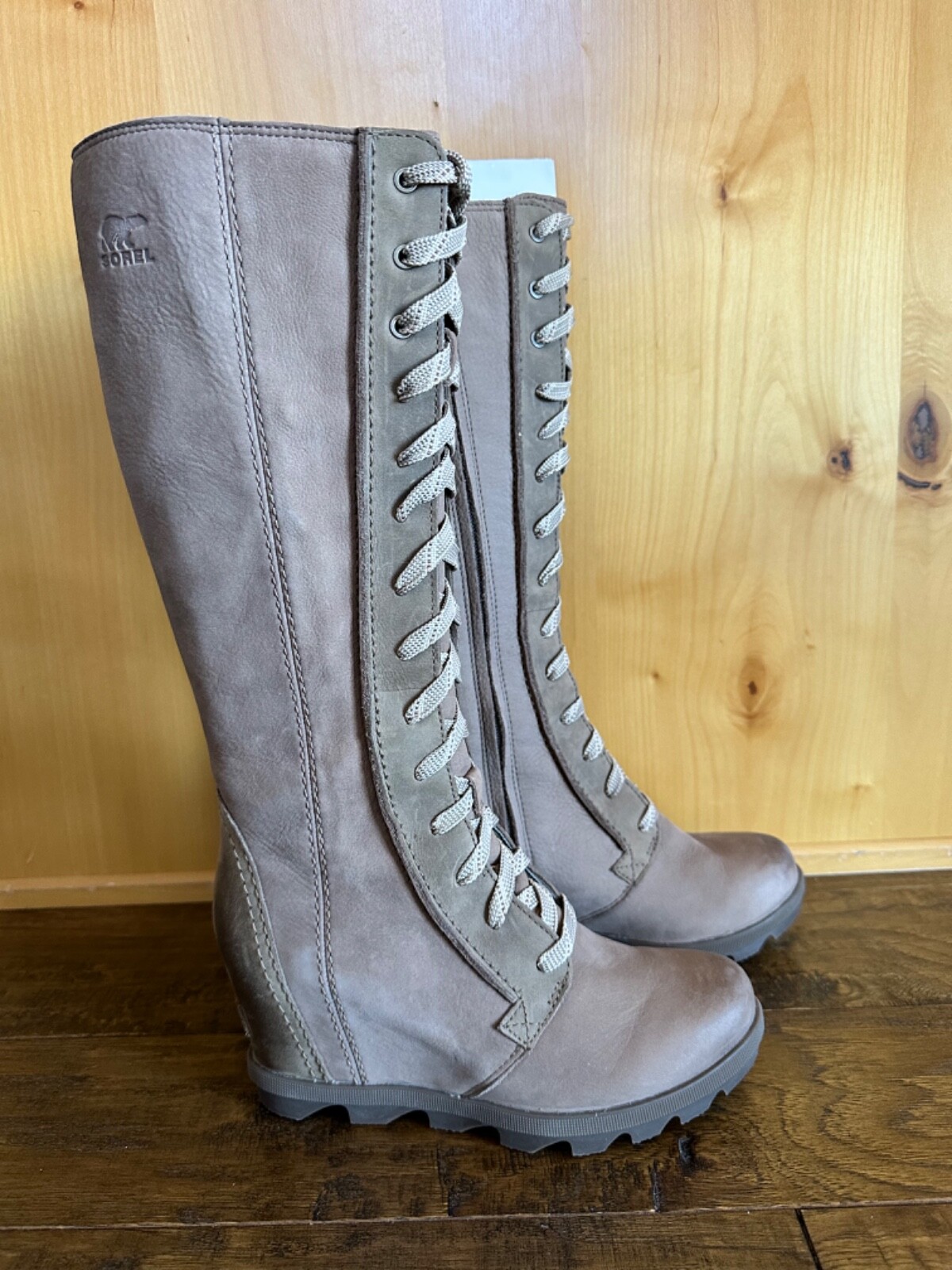 SOREL JOAN OF ARCTIC WEDGE LACE UP 8 Tall ASH Women Boots Waterproof  EUC Rain