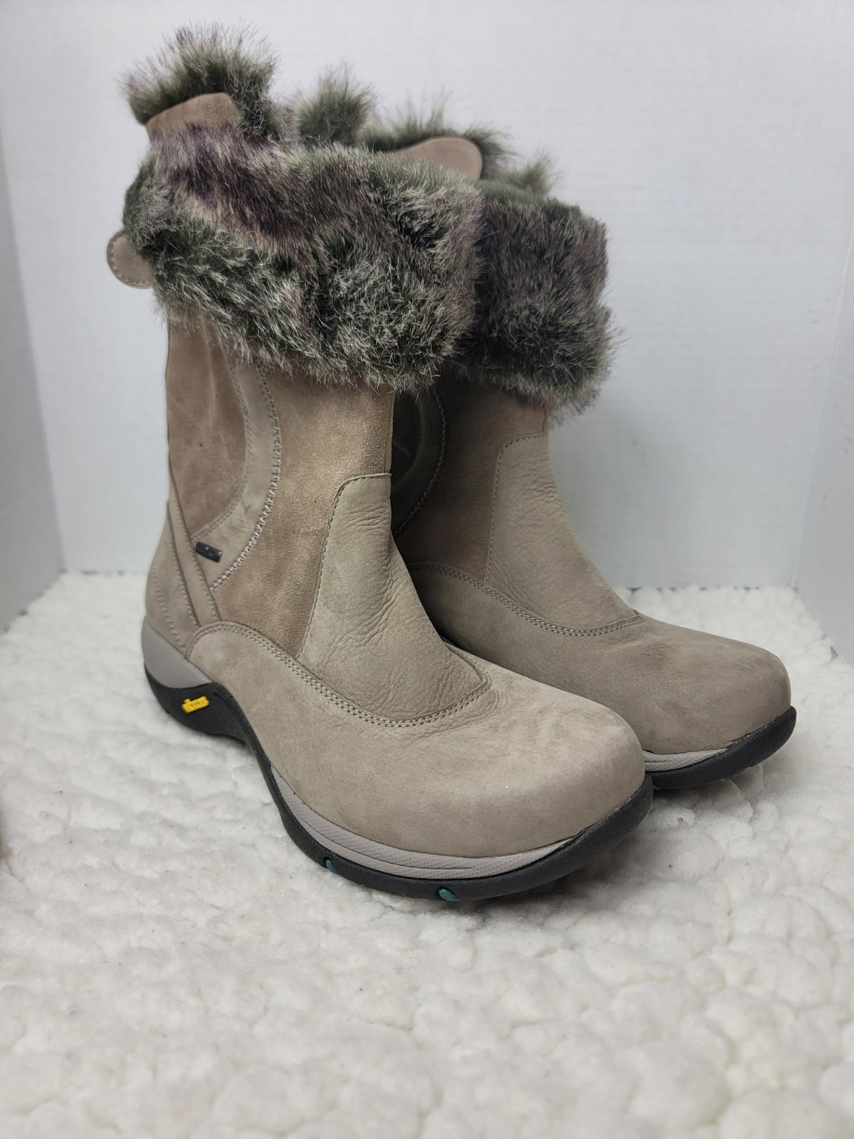 Dansko Women Boots Size 7.5 Brown Leather Faux Fur lined Waterproof Vibram Sole