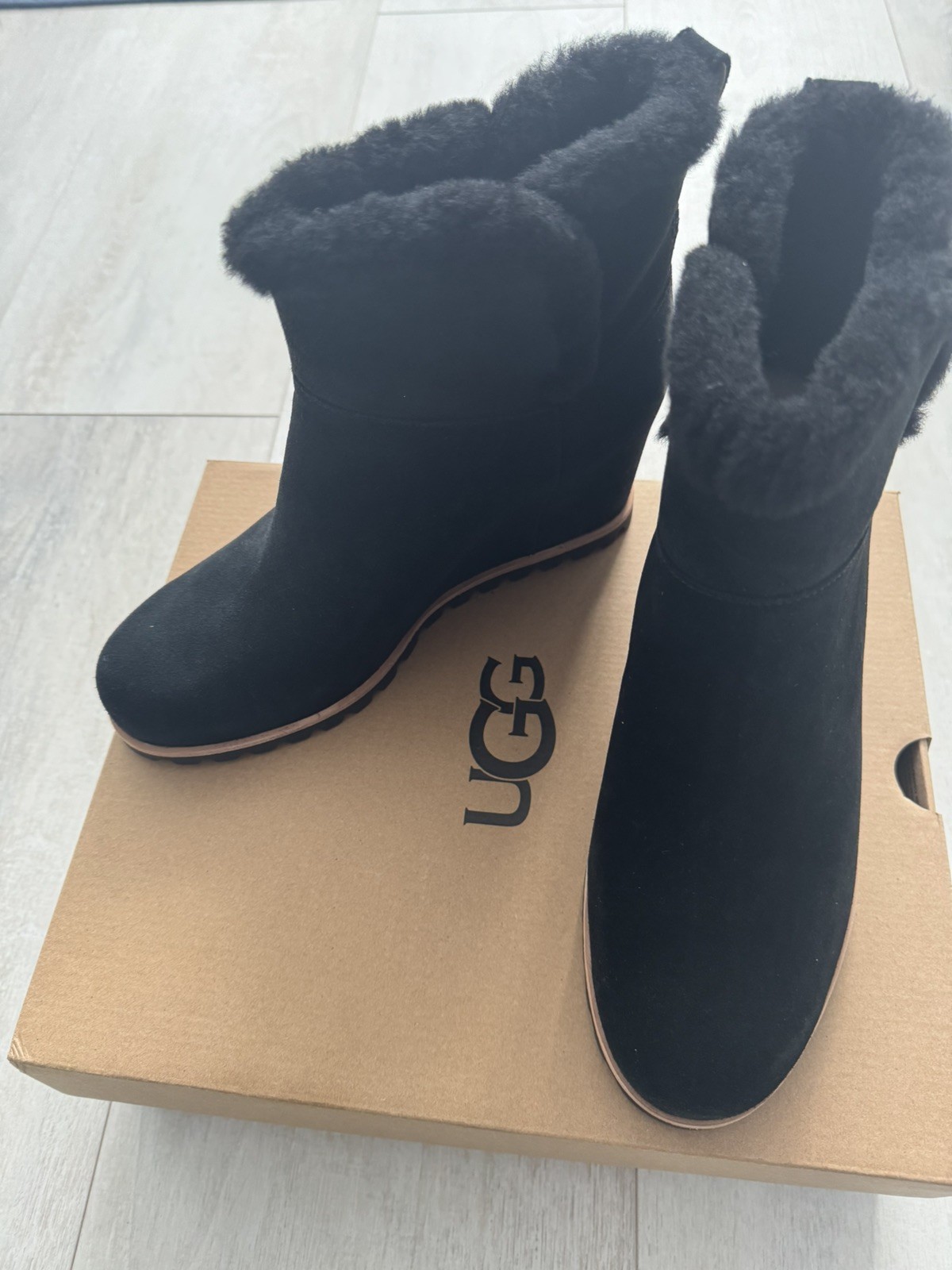 *NEW* UGG SEYLINE WOMEN BOOTS SUEDE BLACK US 9.5 /UK 7.5 /EU 40.5