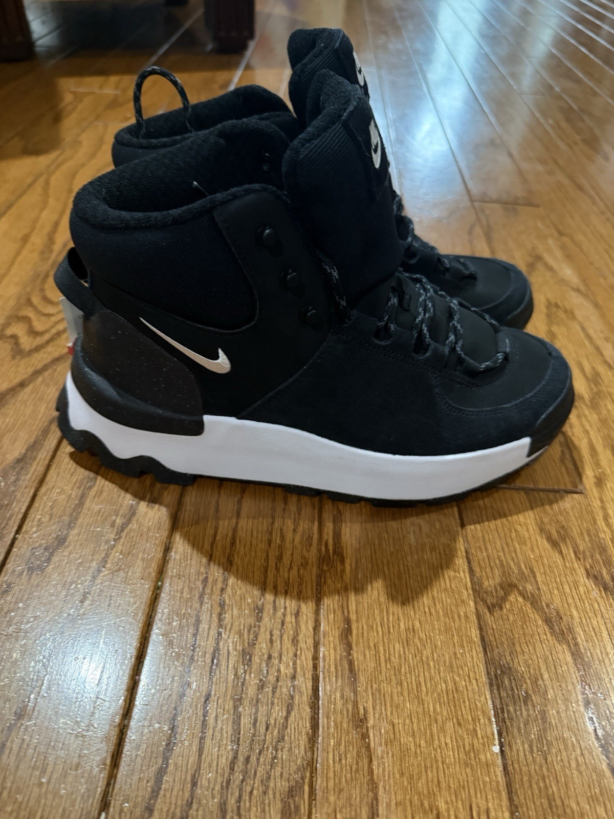 New Nike City Classic Women Boots Size 9 US Black White Style DQ5601-001