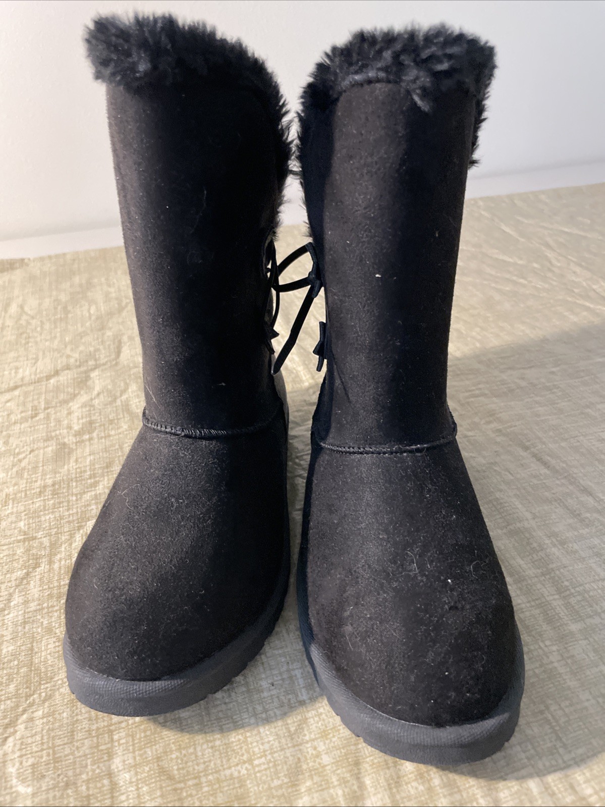 Kohls GIRLS Casual Faux Fur Lined Black Ugh Type Winter Boots -SIZE 2