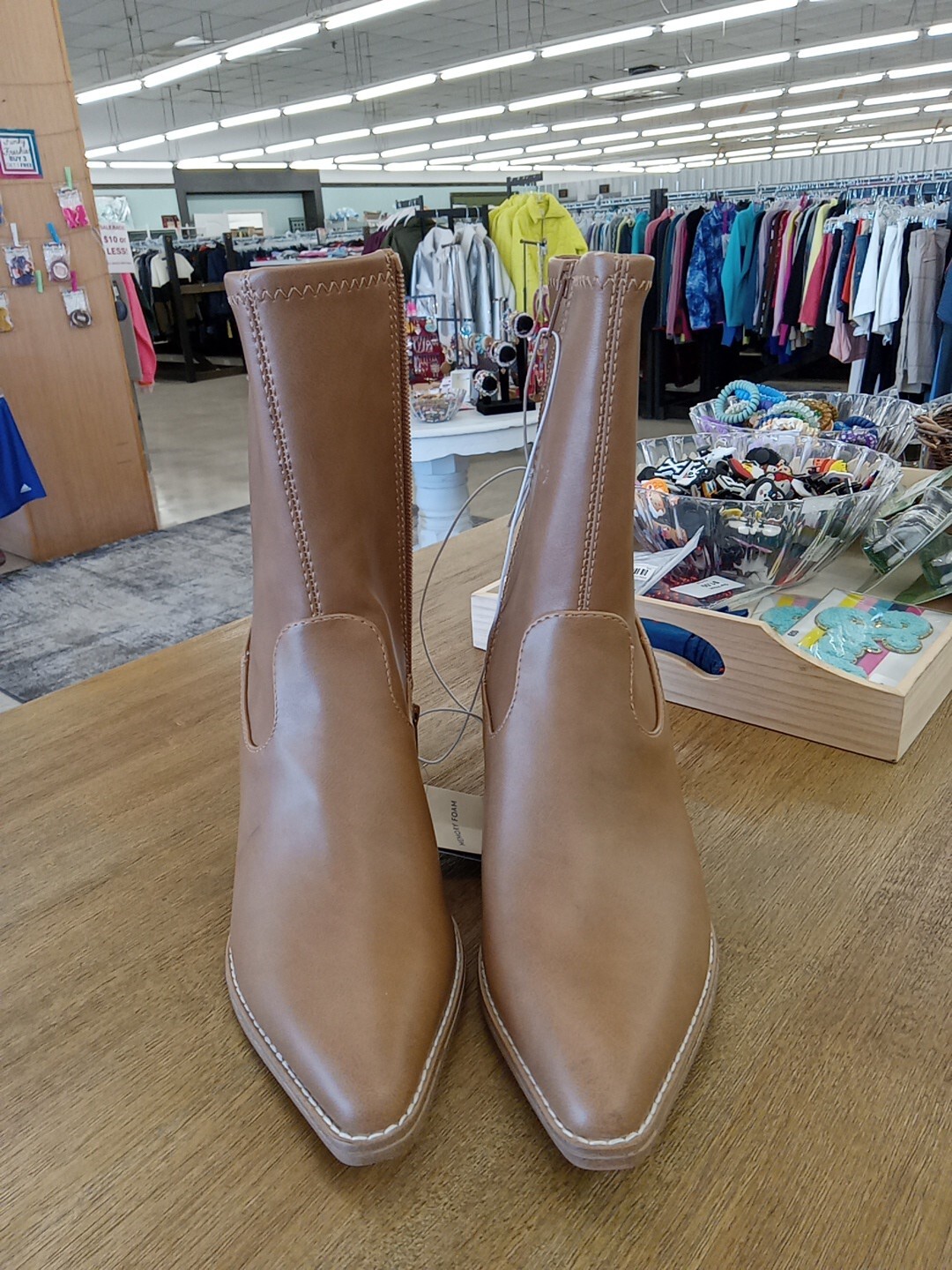 Universal Tread Women Boots Size6 1/2