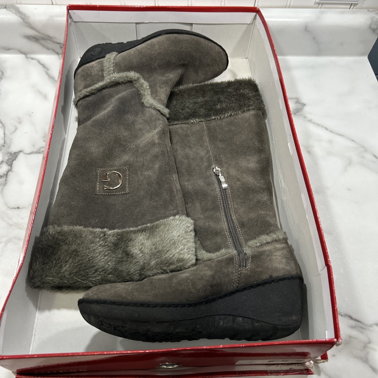 GUESS Women Winter  Boots Grey Leather Insulated SIZE 8