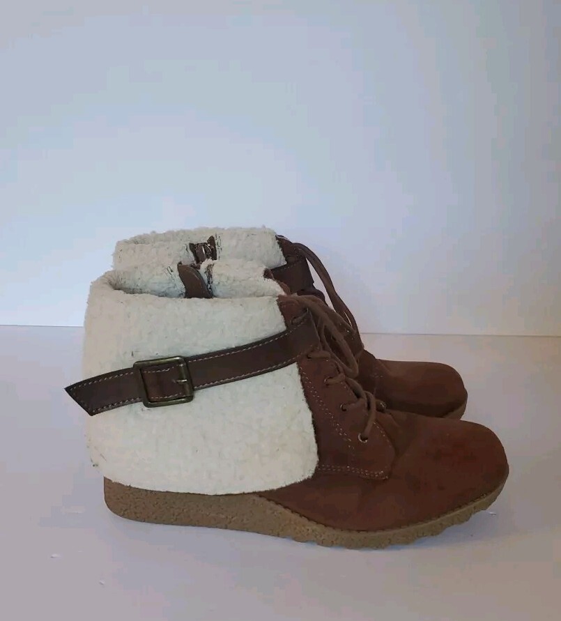 Mudd Girls Size 5 Wedge Boots w/ Sherpa Foldover Cuff