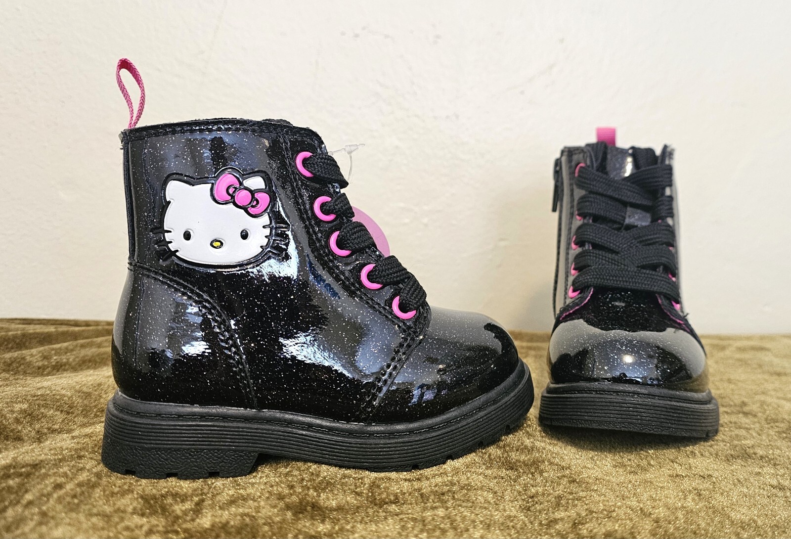 NWT Hello Kitty Sanrio Glittery Black Pink Waterproof Girls Boots, Size 6