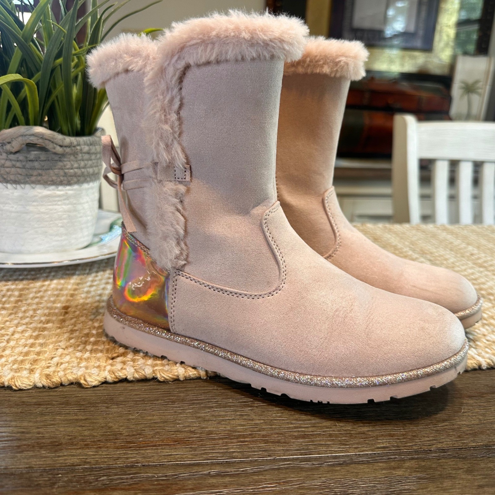 Seychelles Anthropology Girls Blizzard Boots Size 3M Pink Faux Fur Iridescent