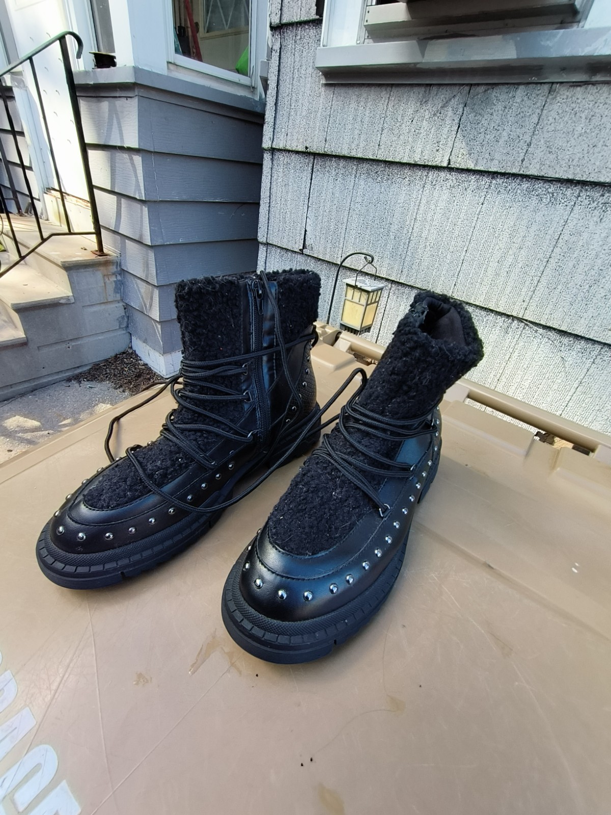 Women Winter Boots Size 9 JUSTFAB Used