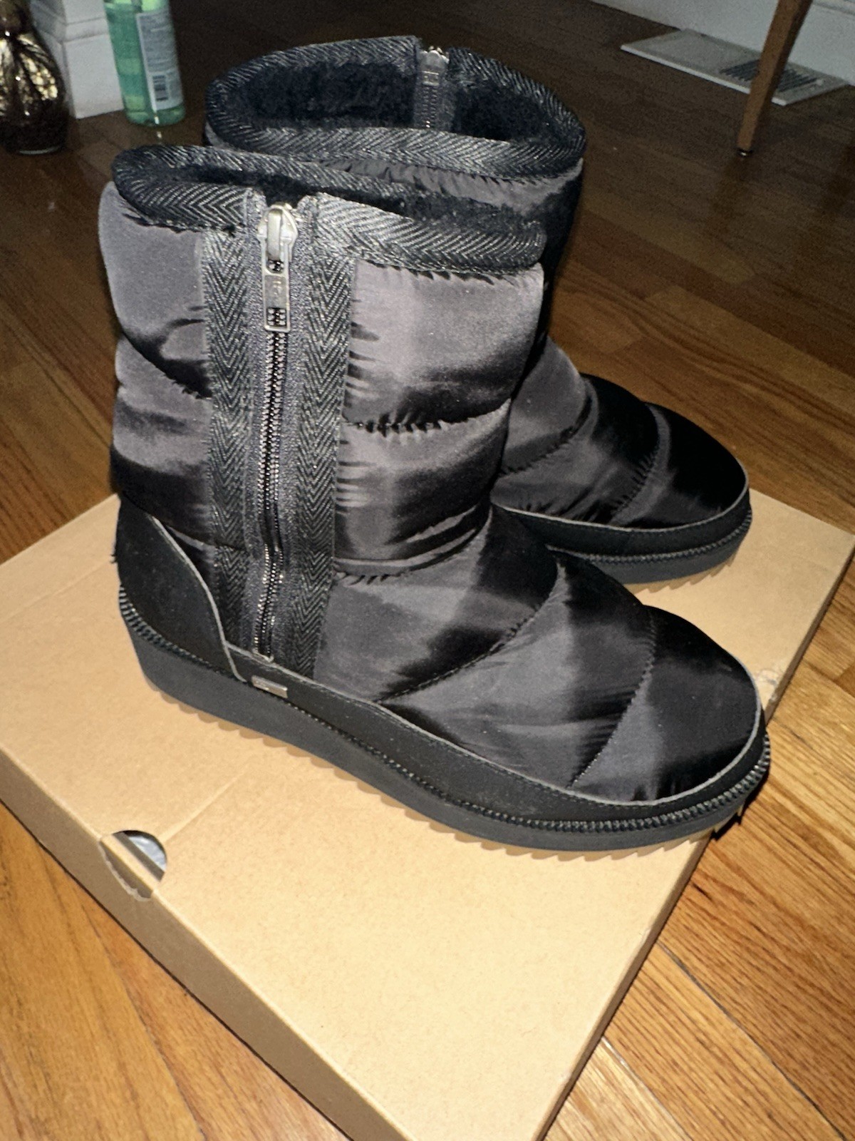 UGG Women Winter Boots Size 9 US W Ridge Black