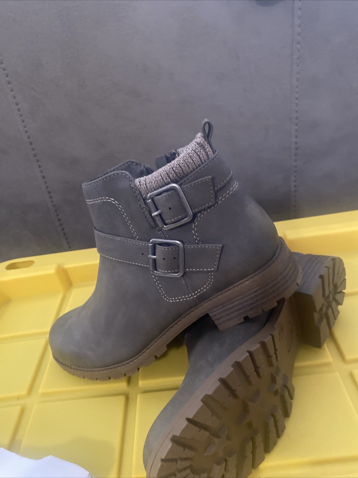 Girls Boots Youth Girls Sweater Knit Boots Size 5 Color Grey NWT