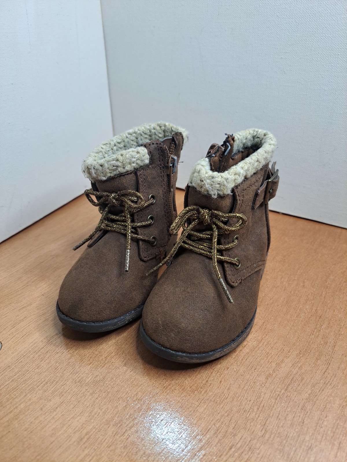 Garanimals infant’s Brown Faux Suede Gold Lace Mid Top Combat Girls’boots size 6