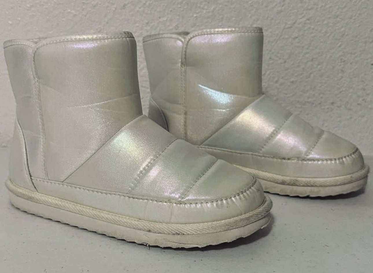 Old Navy Pearl Faux Fur Lined Sz 3 Girls Boots