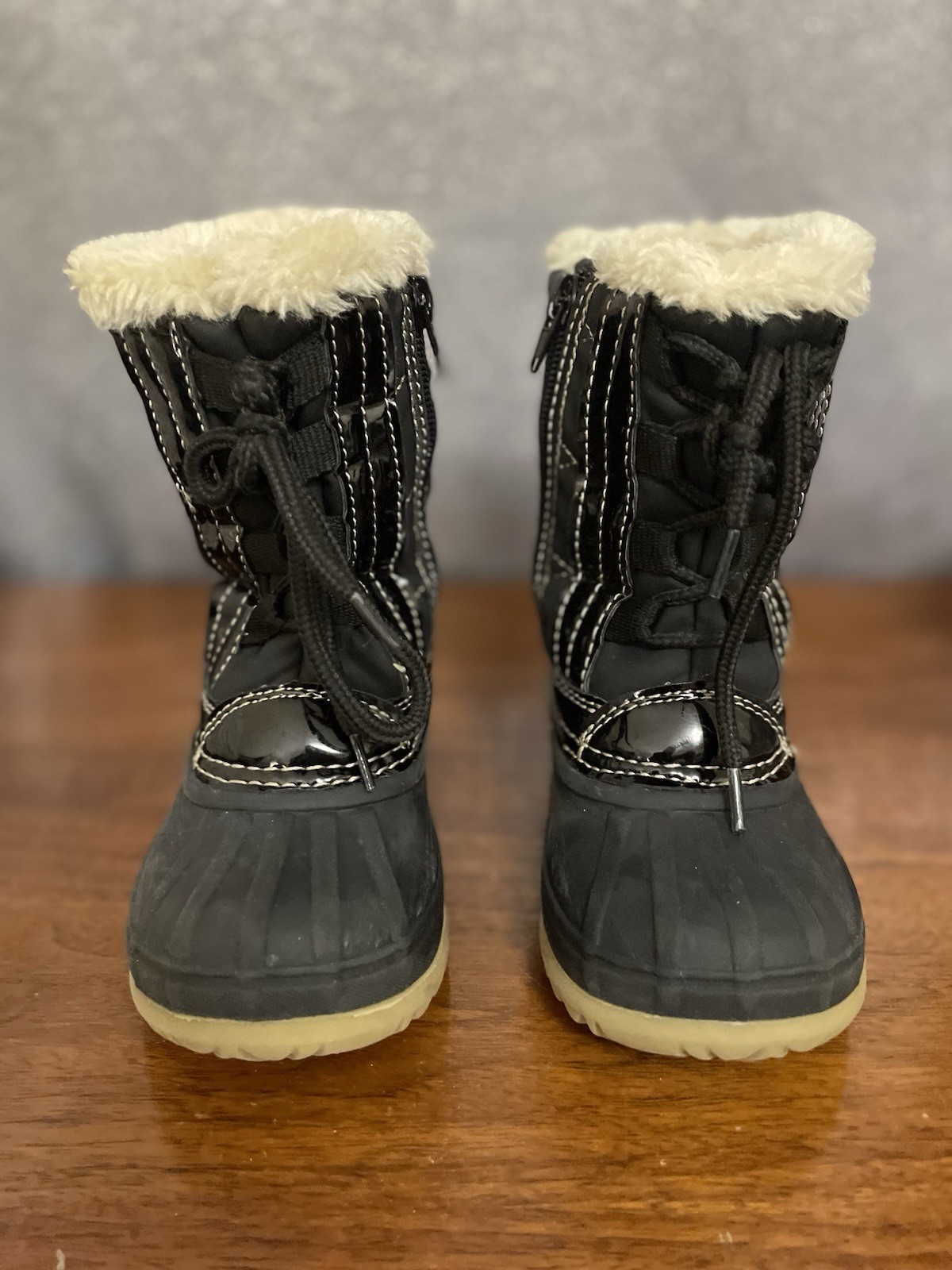 Khombu Girls Winter Boots Size 9 Black with Faux Fur Lining