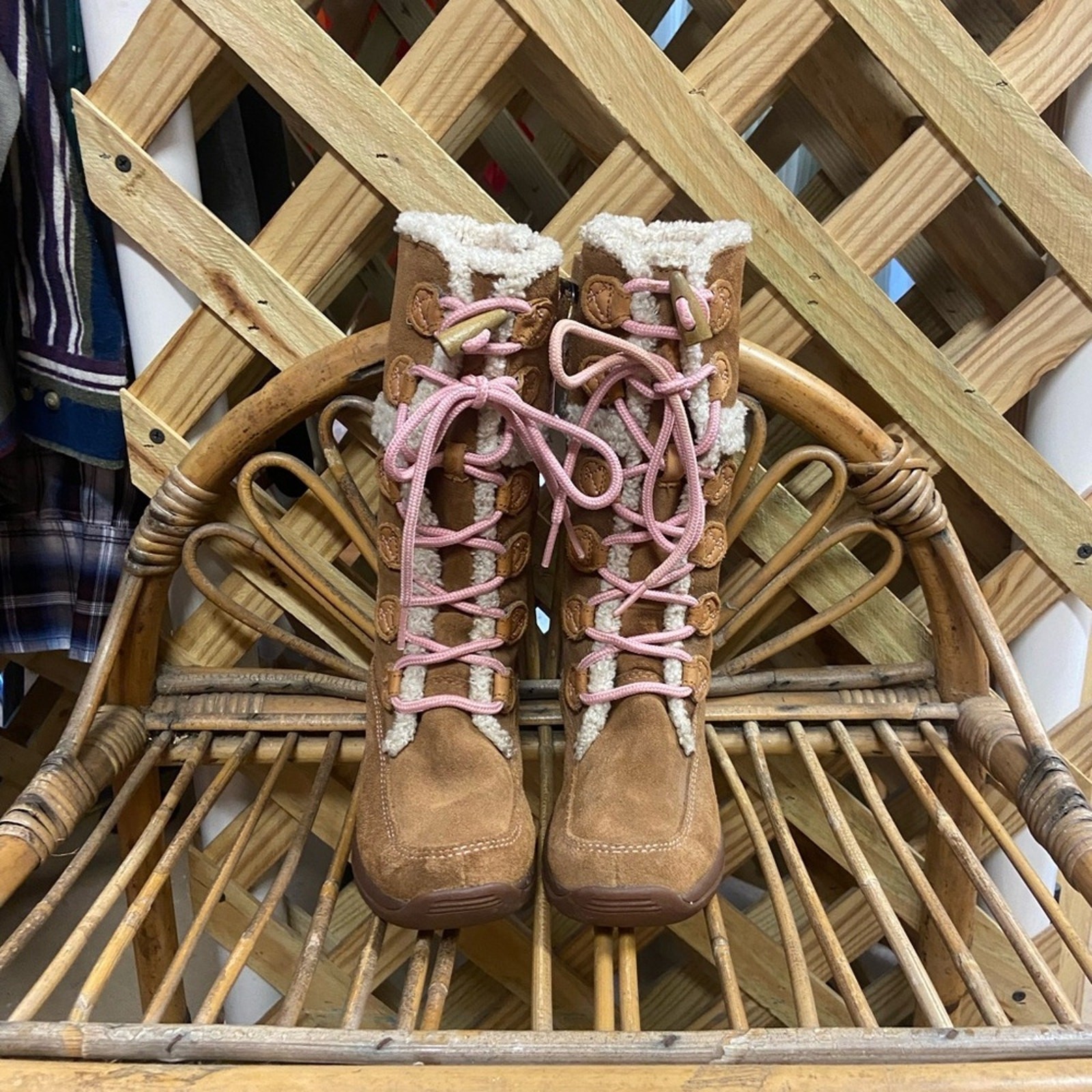 Girls Tan Boots‎ with Pink Laces