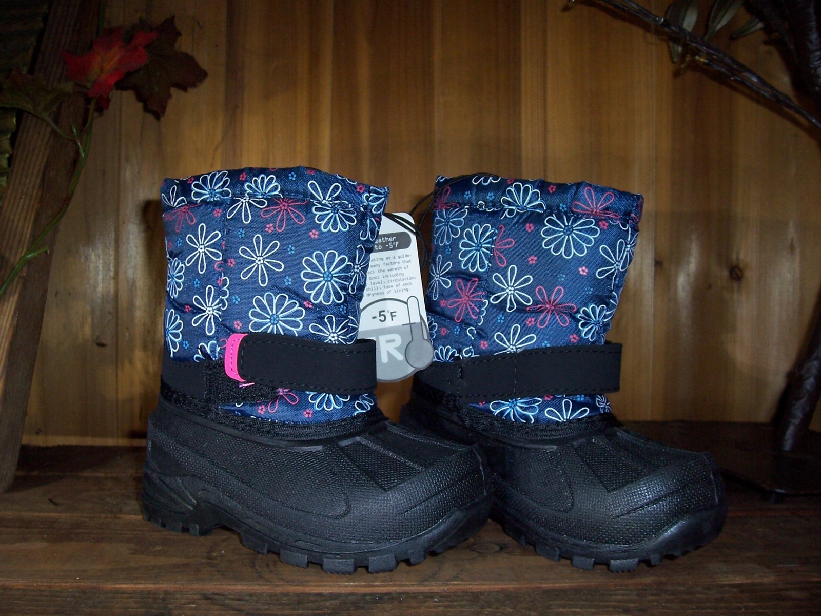 GIRLS WINTER BOOTS SIZE 4 -5 TEMP RATED FLOWER DESIGN KIDS WINTER SHOES CASUAL