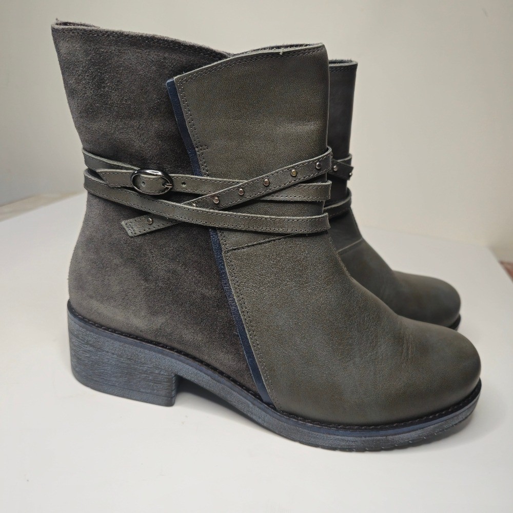NAOT Leather uppers  padded lining Women boots size 39 Heel height: 1 ¾” NWT