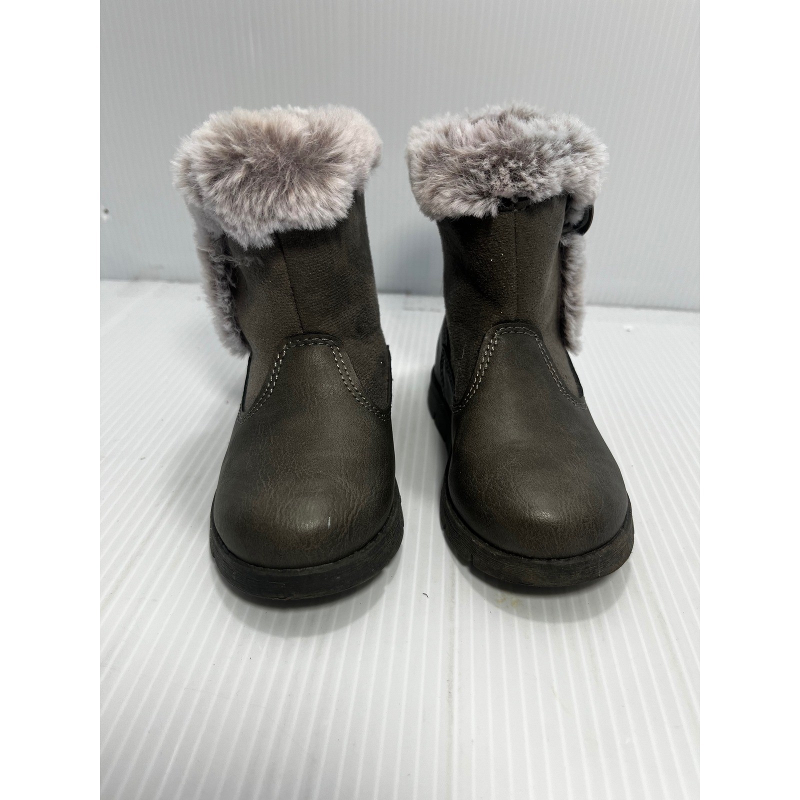 OshKosh B’gosh Toddler Gray Faux Fur Winter Boots Girls Size 7M