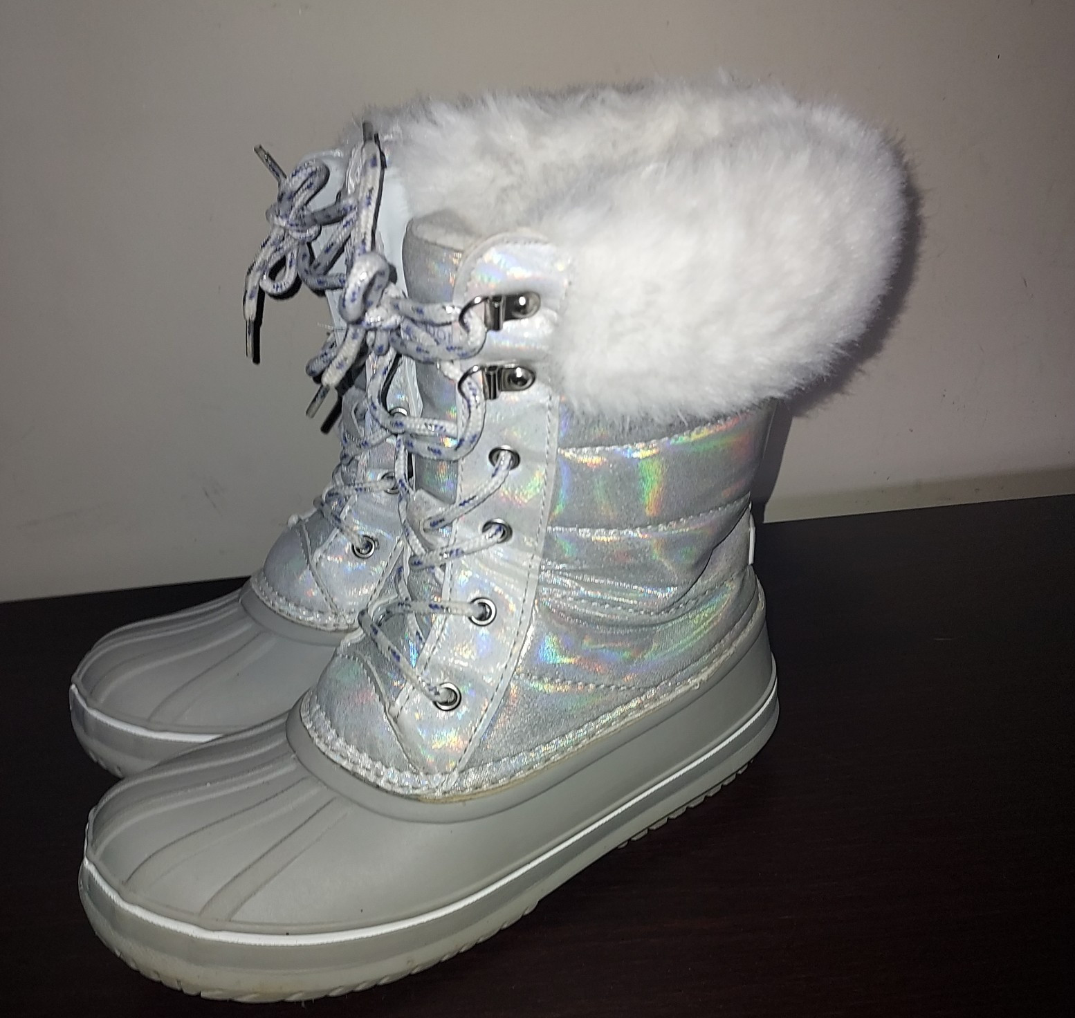London Fog Girls Boots size 4 Faux Fur  Downing Court Mid Calf Snow  Silver
