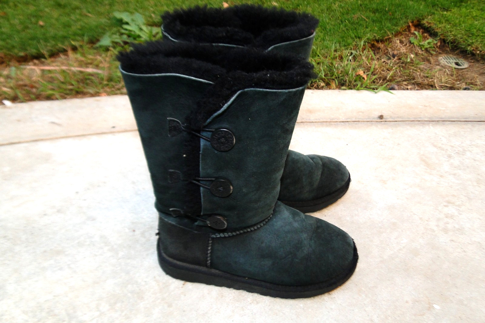 Ugg Bailey Button Black Suede Leather Sheepskin Short Women Boots Size 4