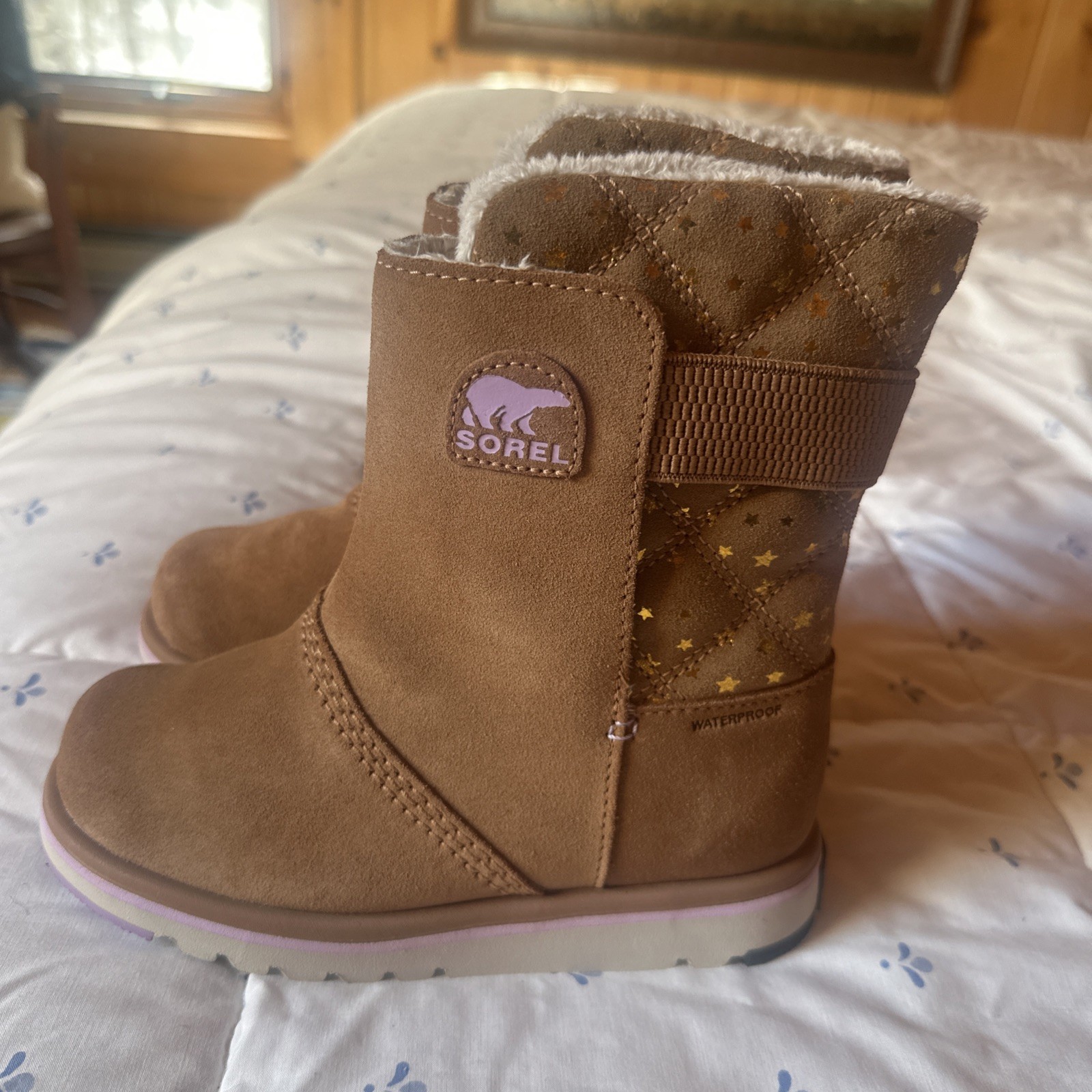 SOREL GIRLS SZ 1 BOOTS WITH STARS NWT WATERPROOF