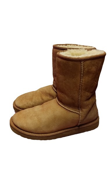 UGG Classic Mid Calf Genuine Sheepskins Suede Women Winter Boots Size: 6