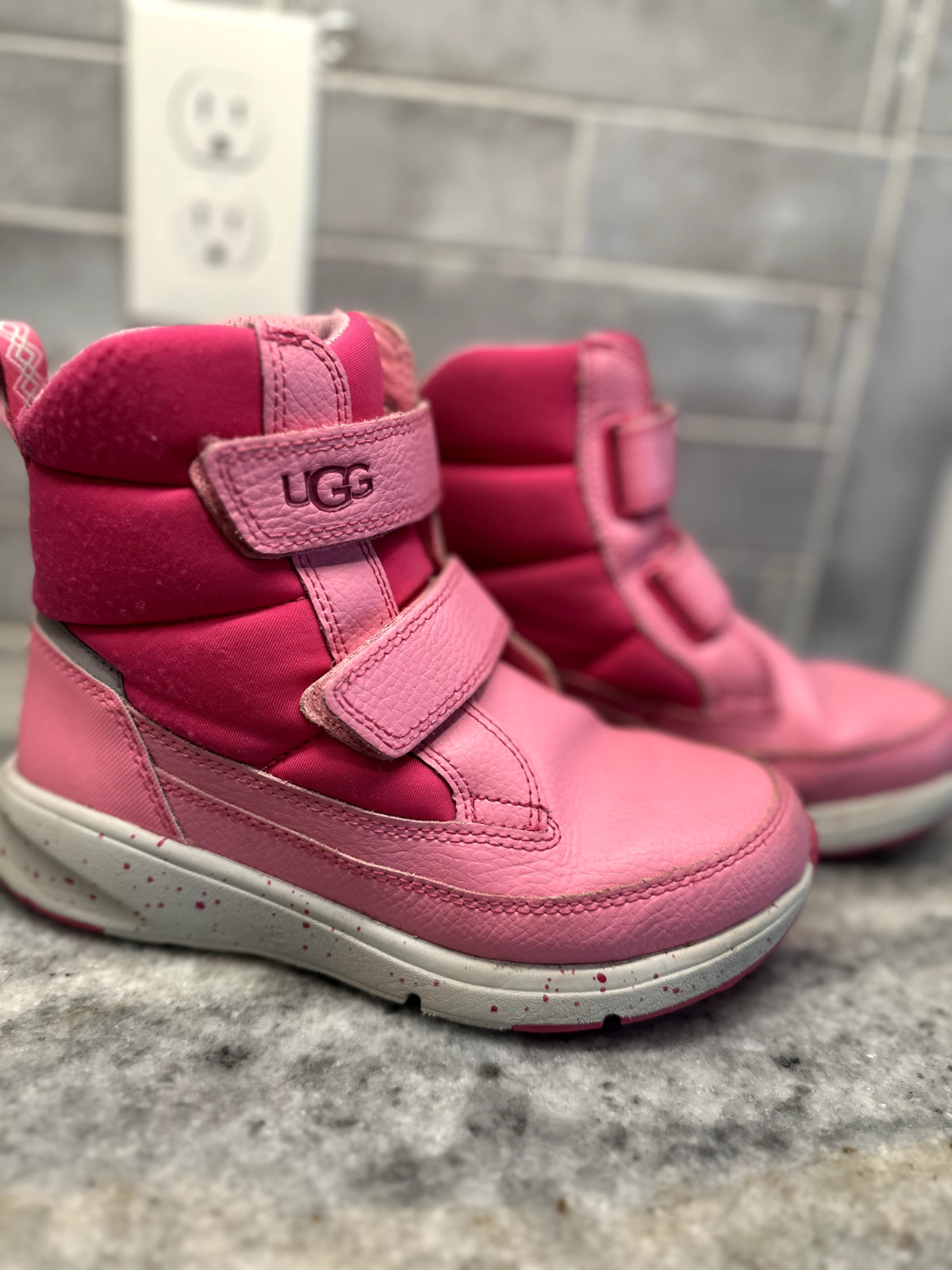 Pink UGG Snow Boots  Girls (US Size 1)  – Pre-Owned/Good Condition