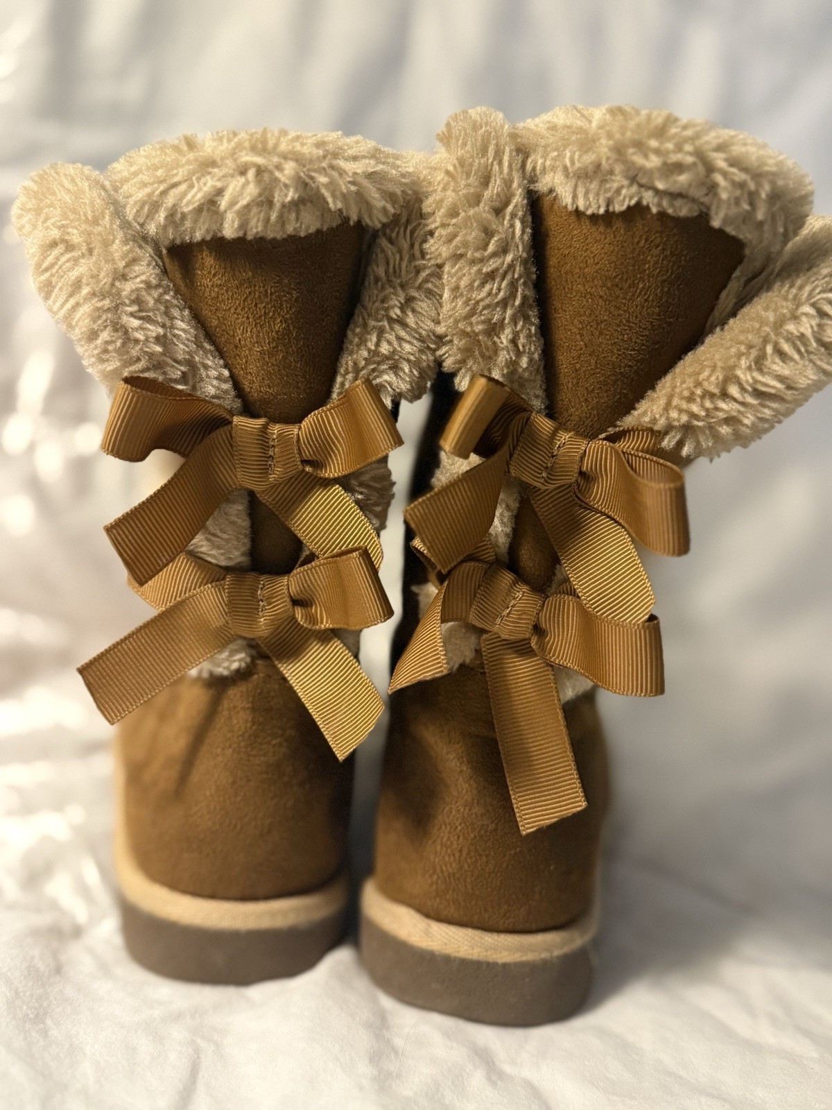 Hotcakes Girls Winter Boots size 2 with Bows On The Back, Great Condition