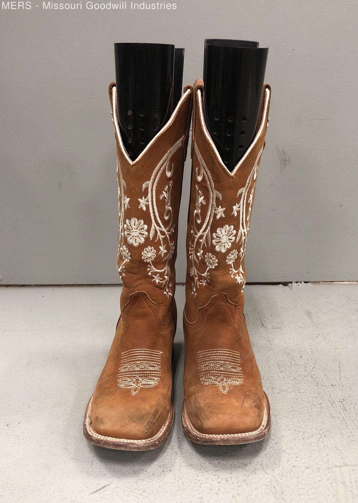 Girls Chestnut & White Boots – US 4.5