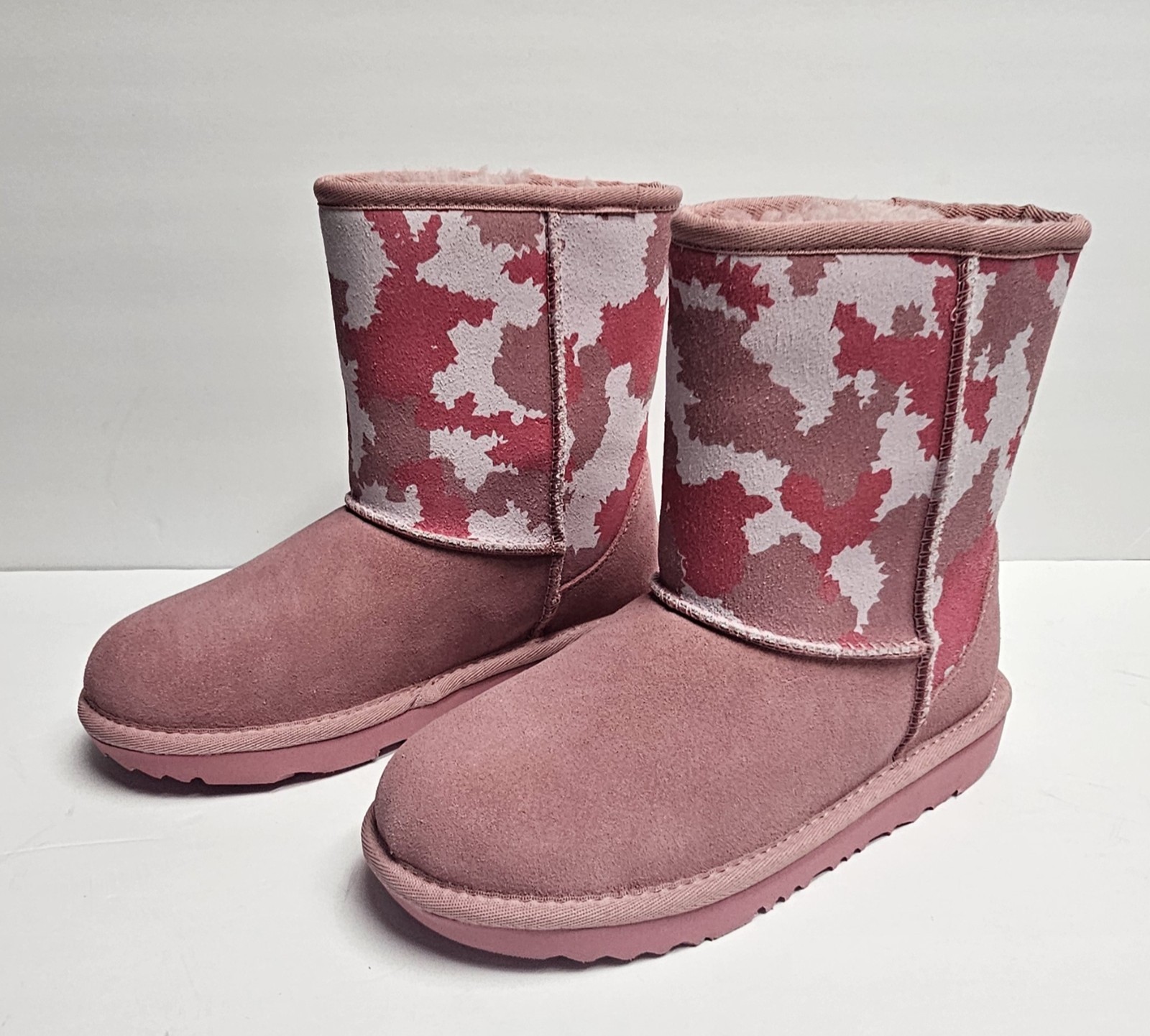 Ugg Classic Short Jagged Camo Horizon Pink Big Kid Girls Boots Size 3
