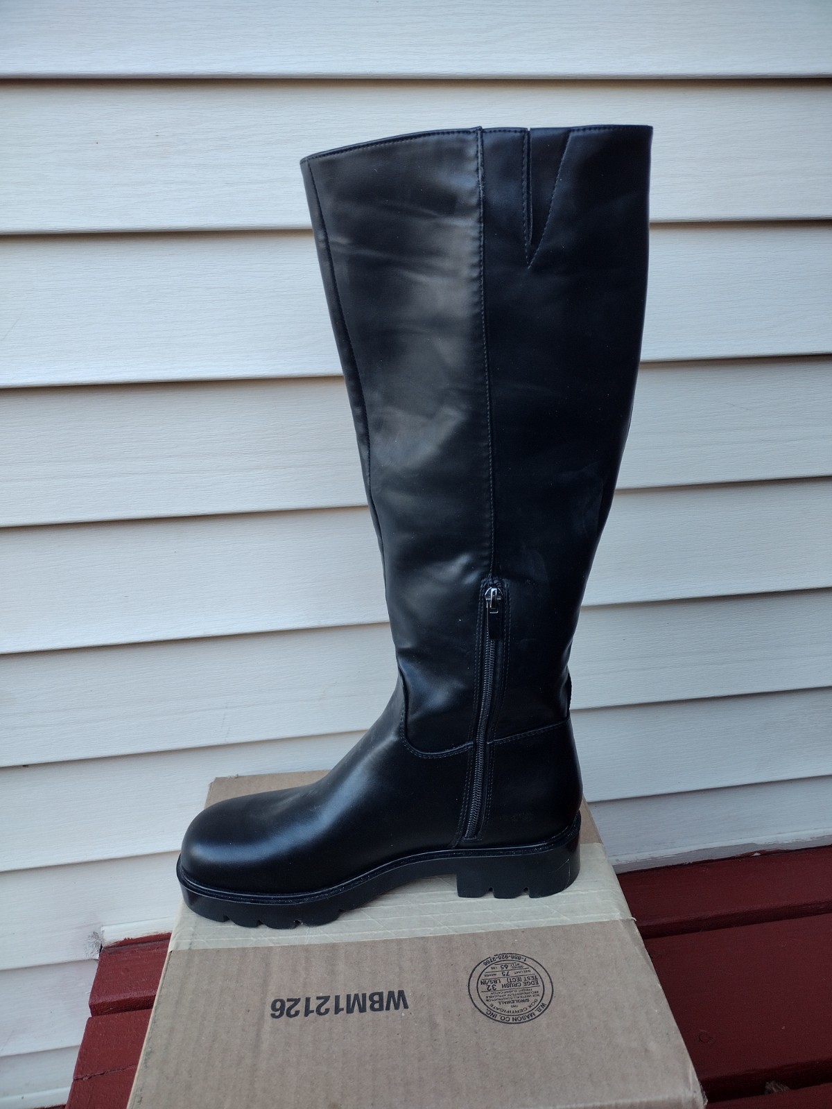 Beautiful Nine west women boots size 9.5 new