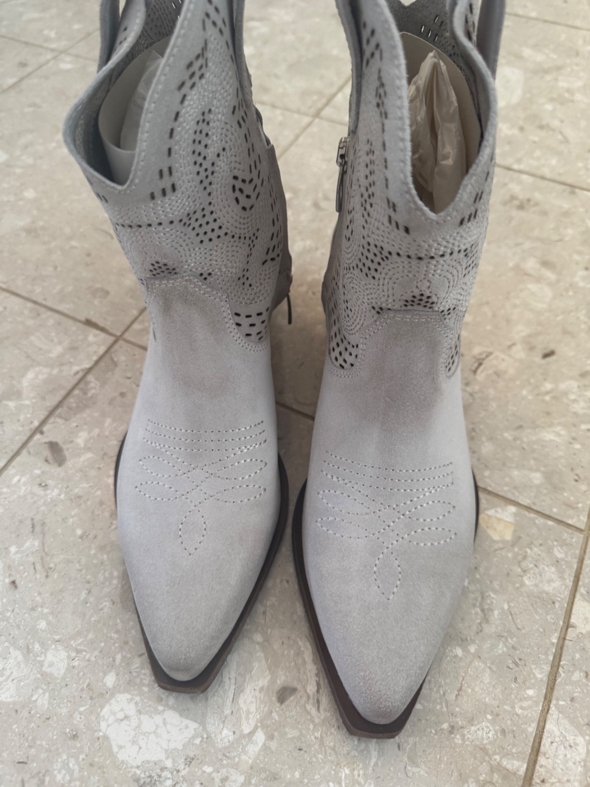 ankle western women boots size 9 white suede no longer available