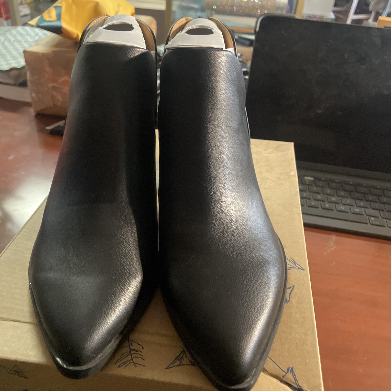 Indigo Rd. Nadia 8.5 Women Boots Black Leather