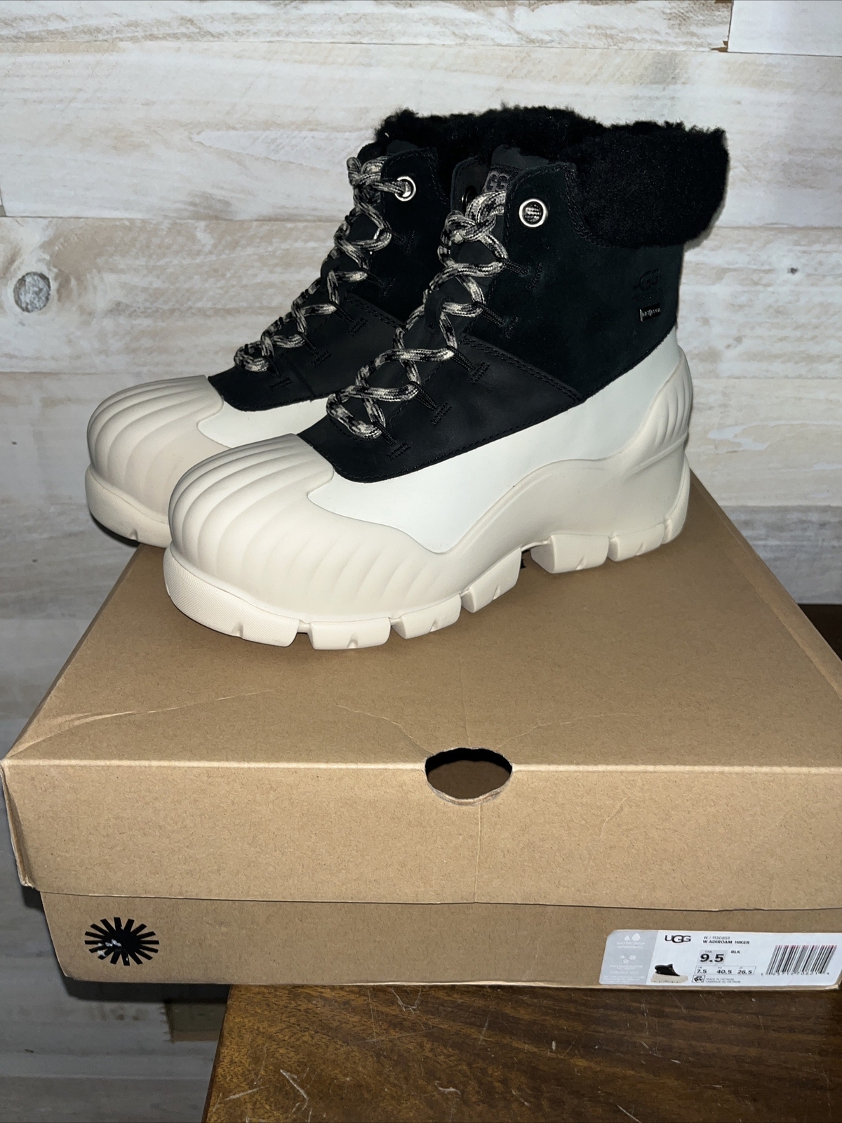 UGG ADIROAM HIKER WOMEN WINTER BOOTS LEATHER – BLACK – US size 5.5 New in Box