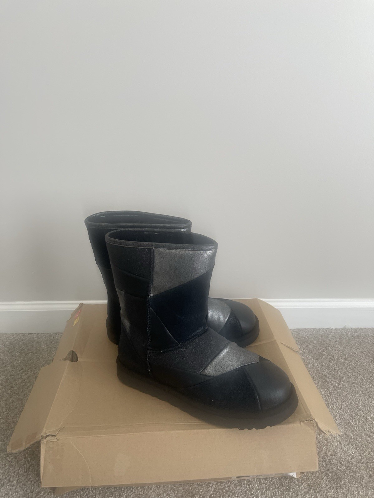 UGG CLASSIC GLITTER PATCHWORK WOMEN BOOTS BLACK Size 11. $85.00.