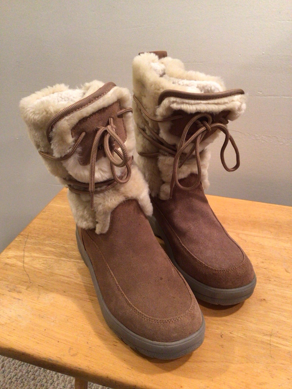 Khombu Women Boots Leather Style AT-077 Size 6.5