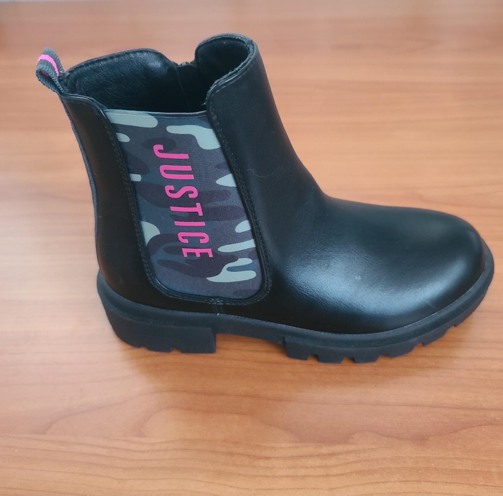 Justice  Girls’ Black w/ Camo Design Chelsea Lug Bottom Boots Size 2