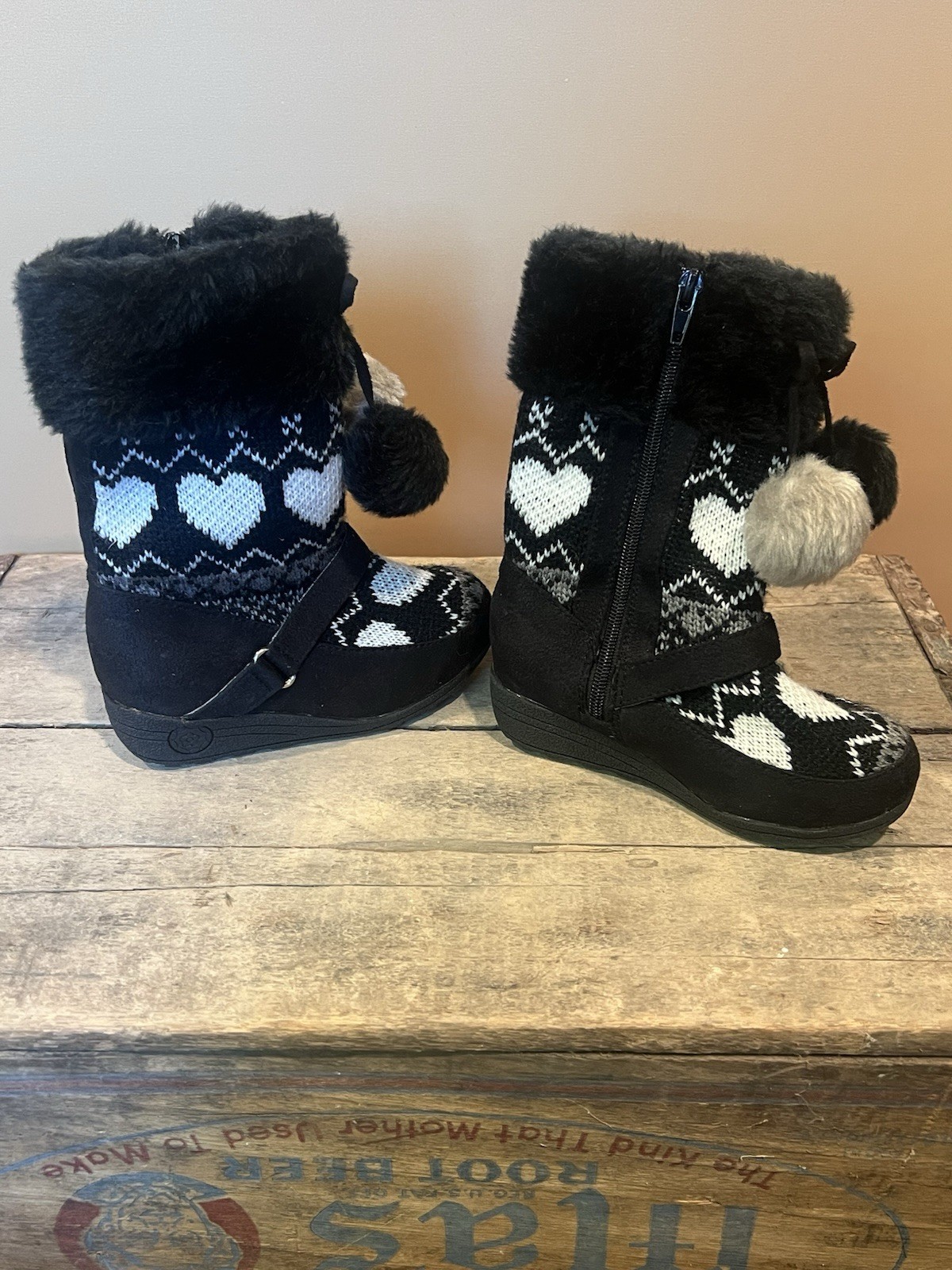 Canyon River Blues Girls Winter Boots Size 8 Black Heart Knit Faux Fur Pom Pom