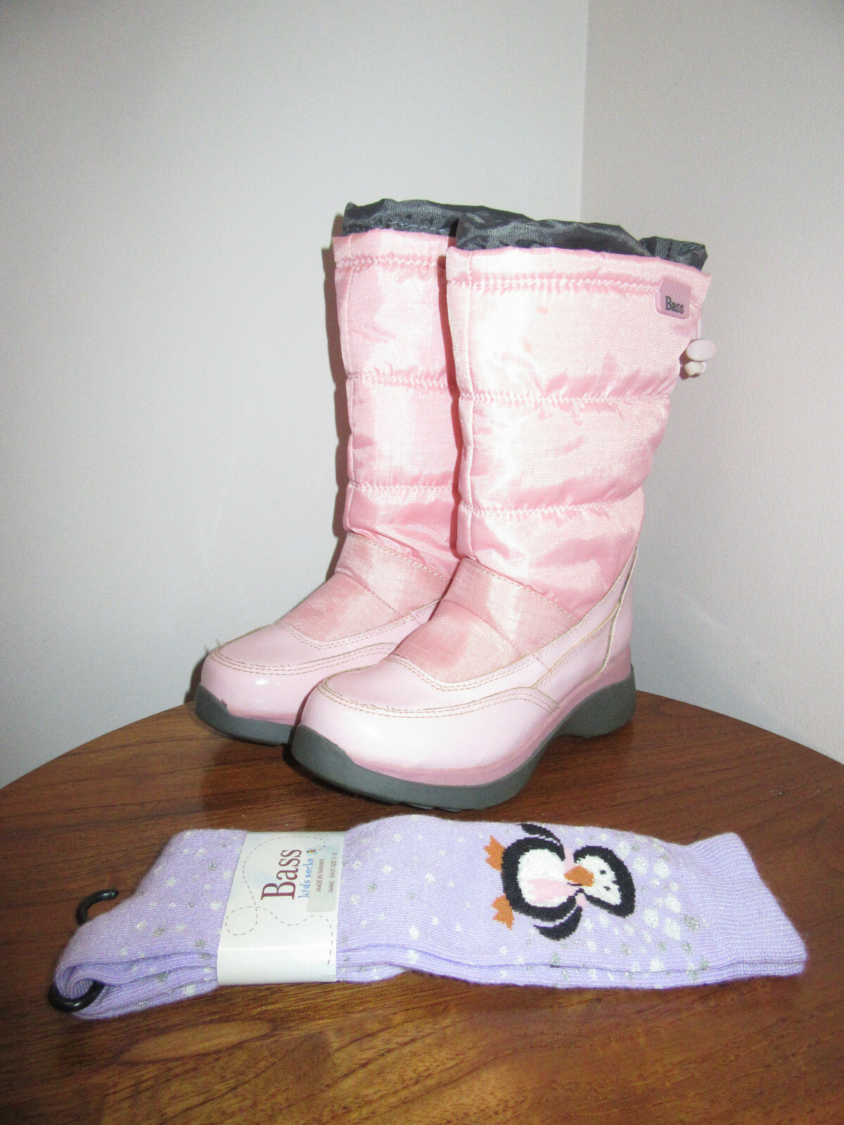 BASS SLEDRIDE GIRLS PINK WINTER BOOTS (SIZE 13M) & PURPLE PENGUIN SOCKS (SIZE M)