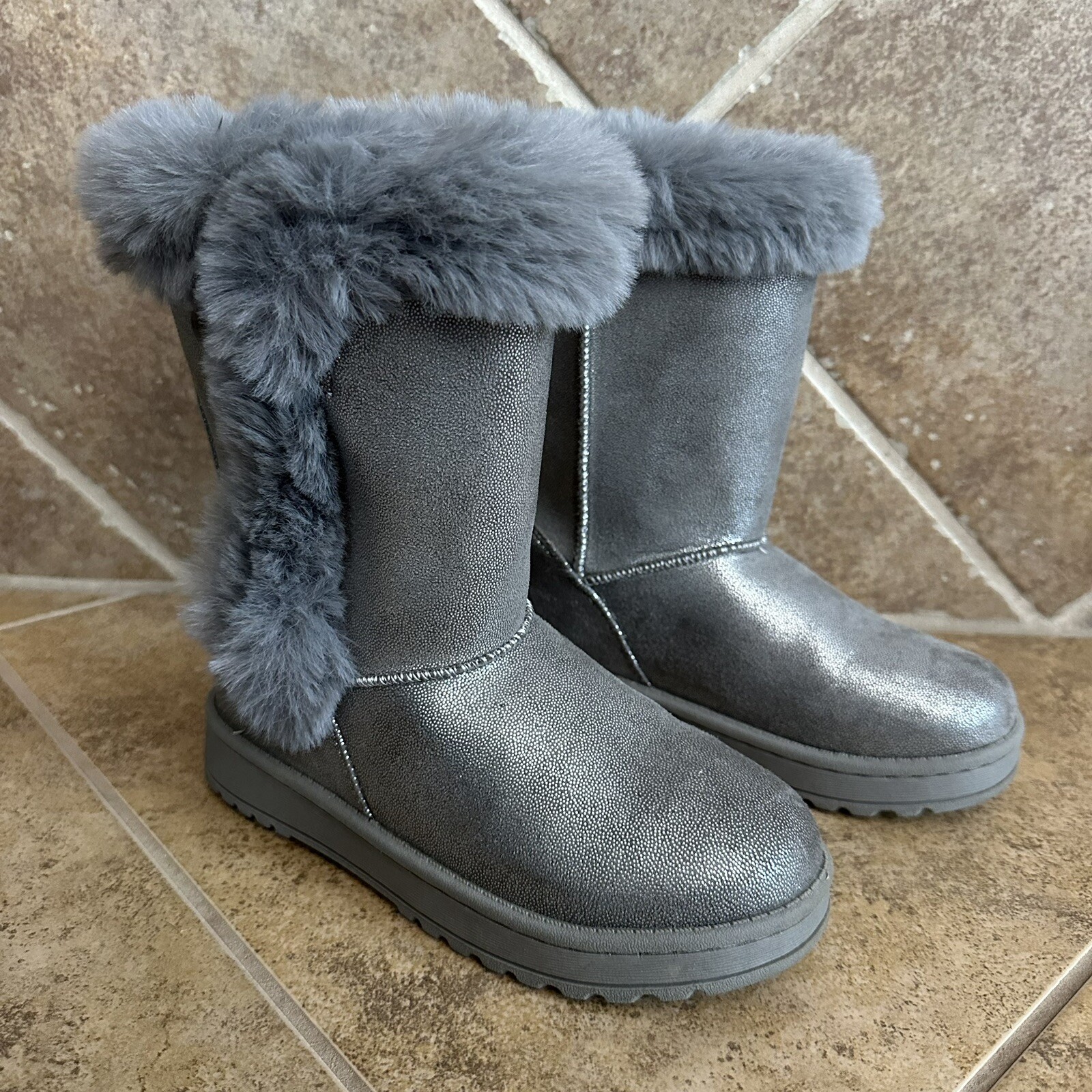So Girls Sophia Winter Boots Size 2 Faux Fur Lined Platinum Gray Sparkle EUC!