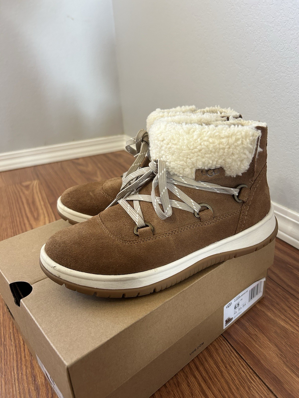 UGG Lakesider Heritage Mid Sneaker Size 6.5 Tan Suede Leather Women Boots