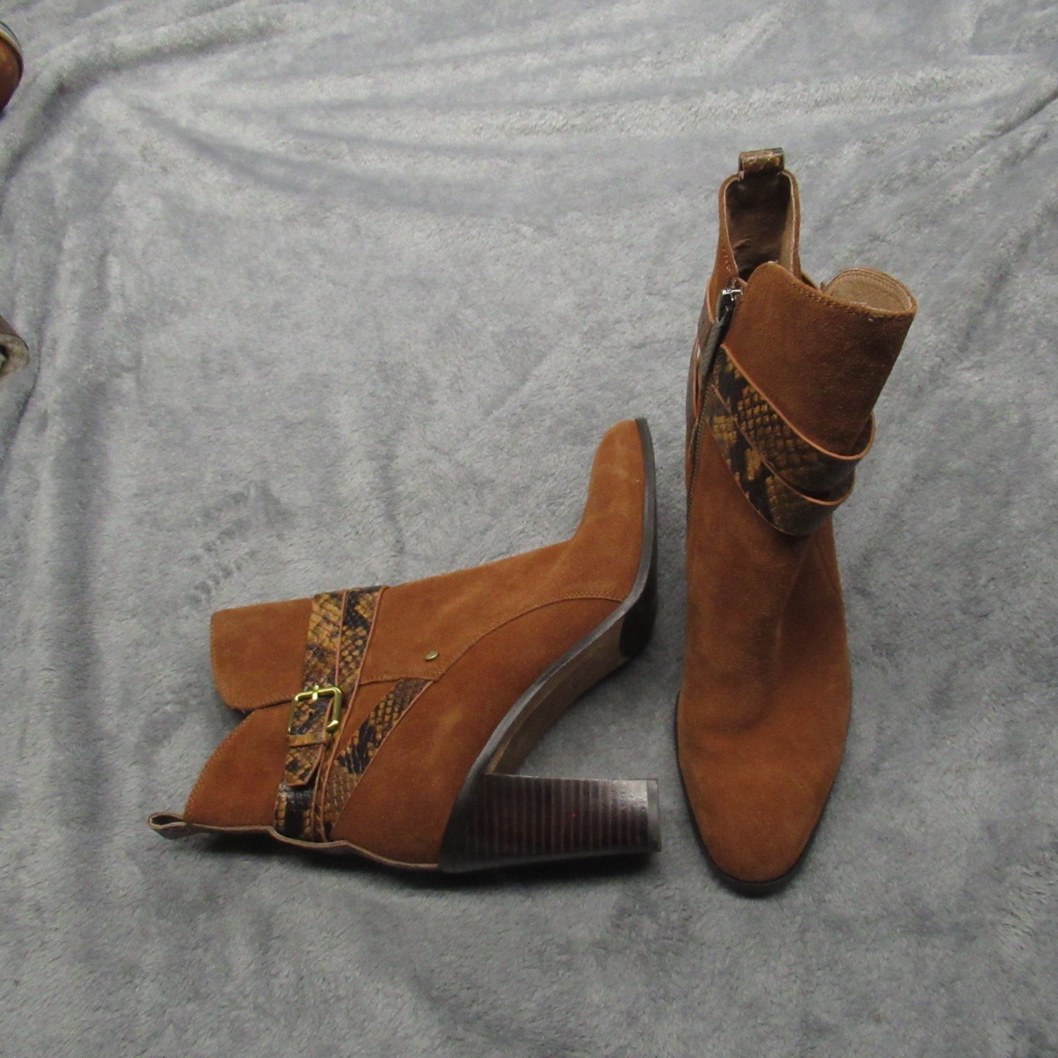 Donald J Pliner Women Boots 9.5 M Brown Suede Heeled Side Zip Oli Ankle WOW!