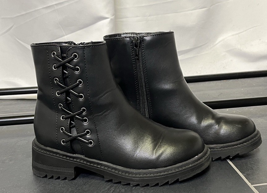 Steve Madden girls Karra Black Chelsea Boots size 2