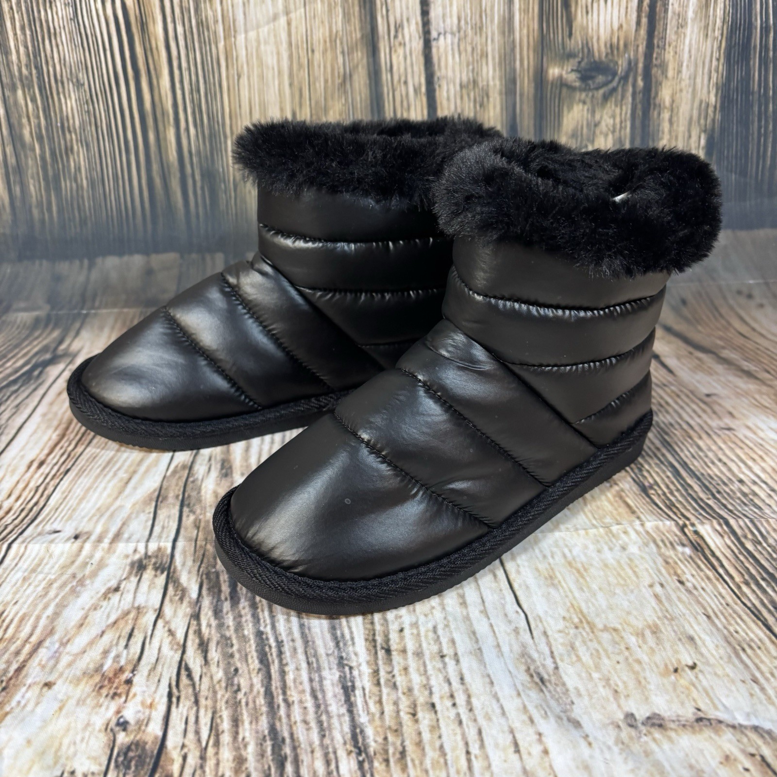 NWOB Girls Boots Size 2 M Slip On Furry Cuff Black Ankle Booties Casual Warm