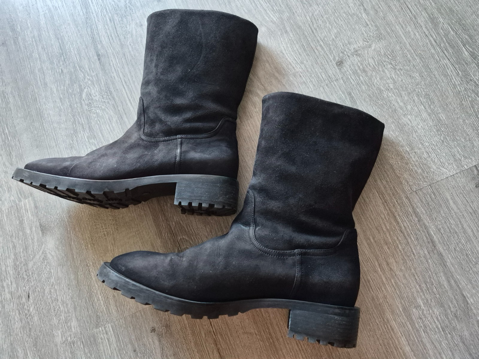 Stuart Weitzman suede black women winter boots, Size 8 suits 7-7.5 narrow