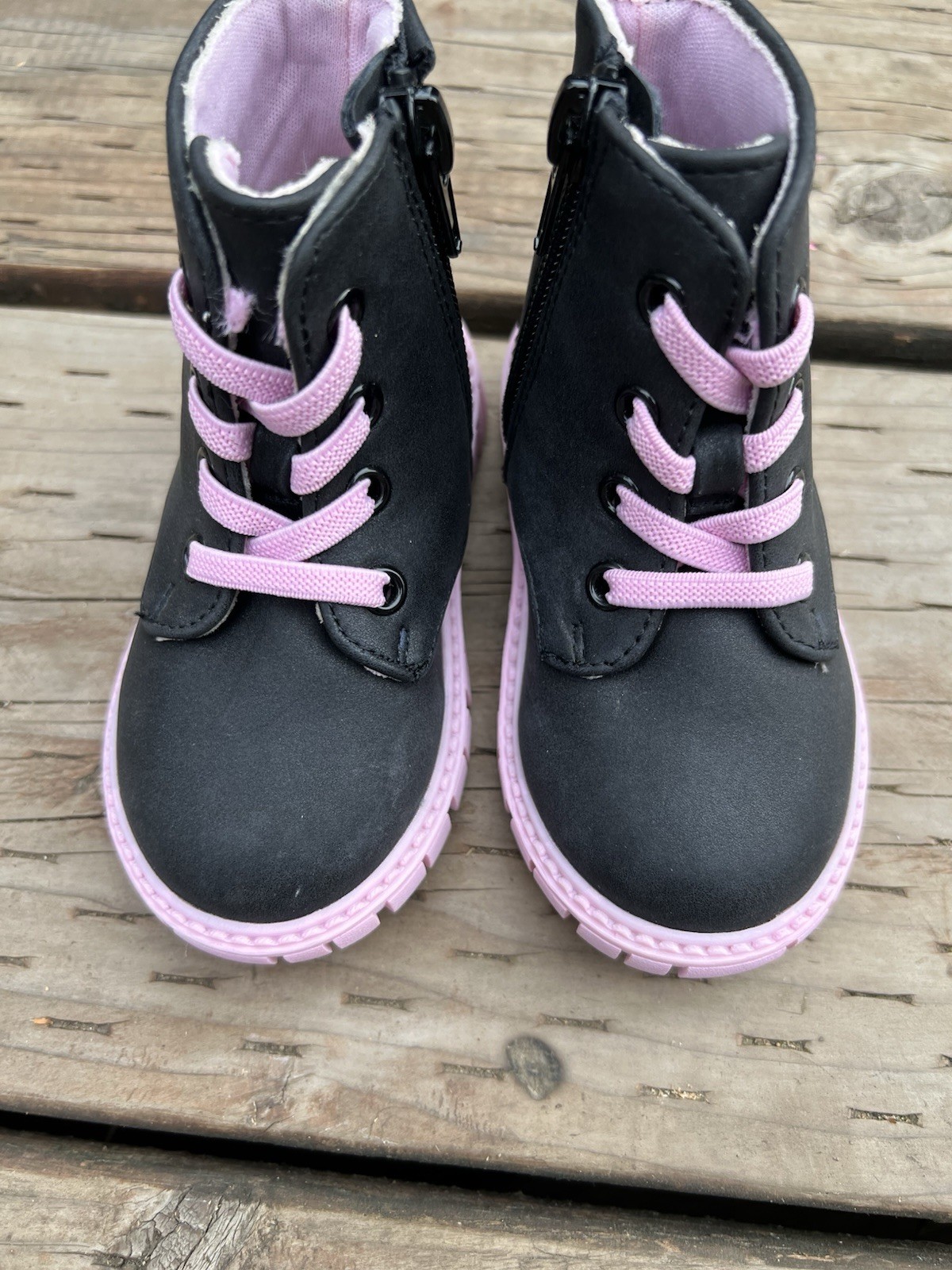 DKNY Kids Girls Boots Black Pink Sole Ankle Zip Fall Fashion Shoes Size 5