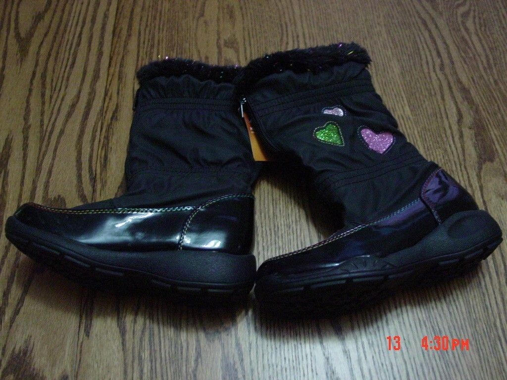 Young Girls Ozark Trail Winter Boots READ MEASUREMENTS