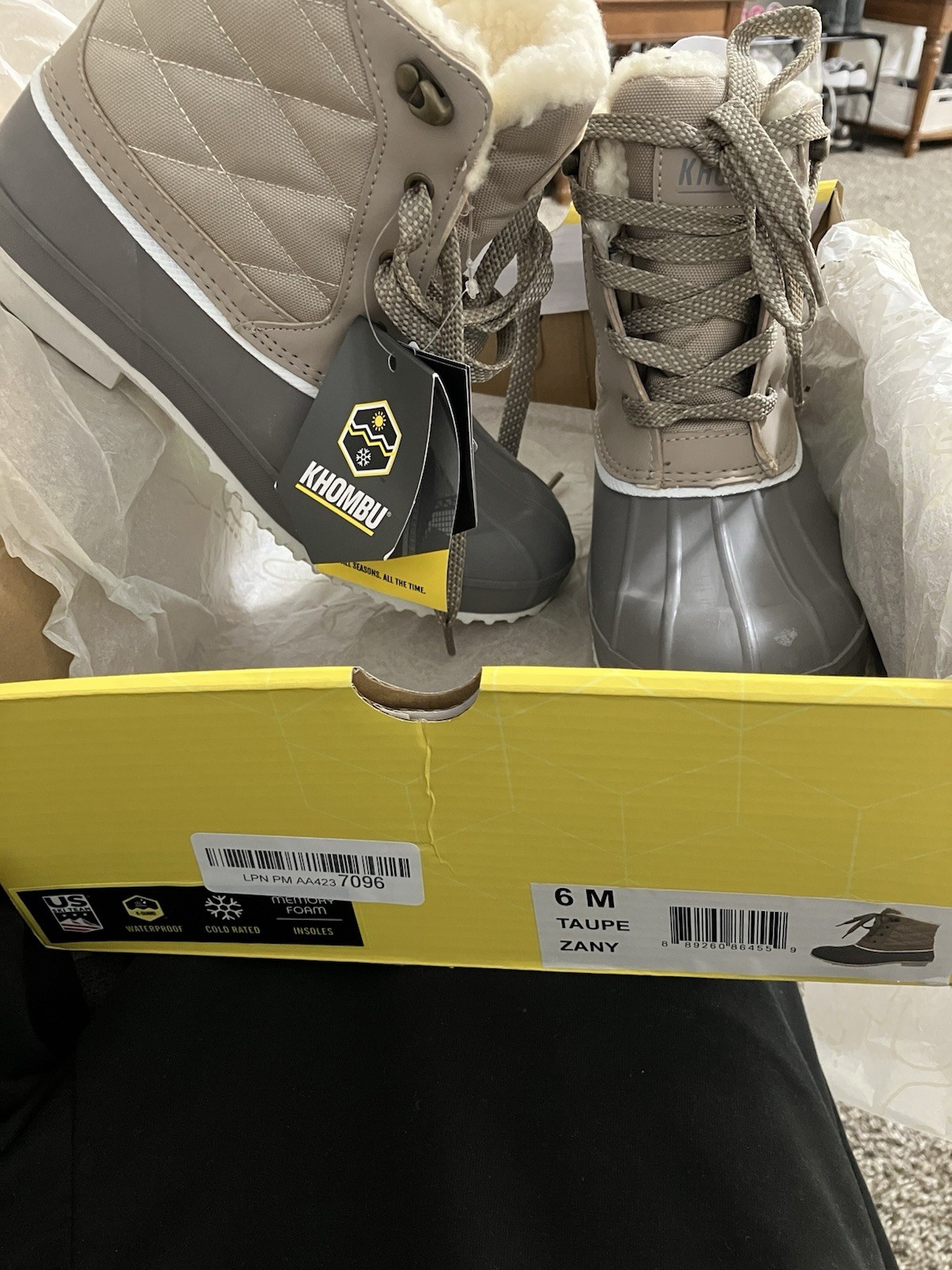 Khombu Women Boots Size 6