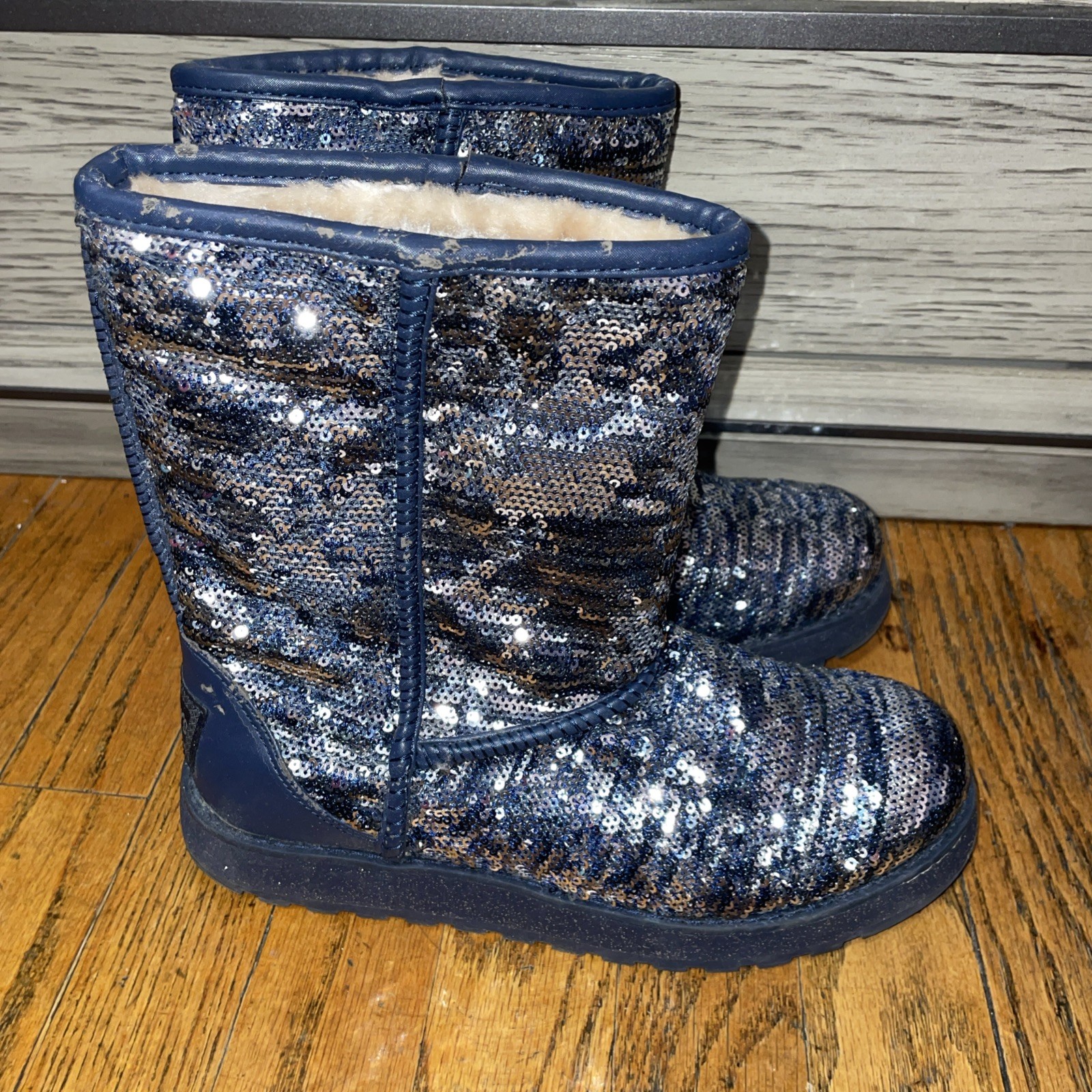 Skechers Women Boots Sz 7.5 Australia Blue & Silver Sequin Sherpa-furLined